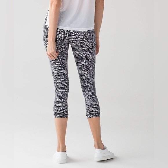 Lululemon Wunder Under Crop Legging III in Scatter Star Arctic Gray Black Sz 6 - Picture 4 of 10